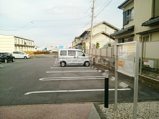 27/30 駐車場