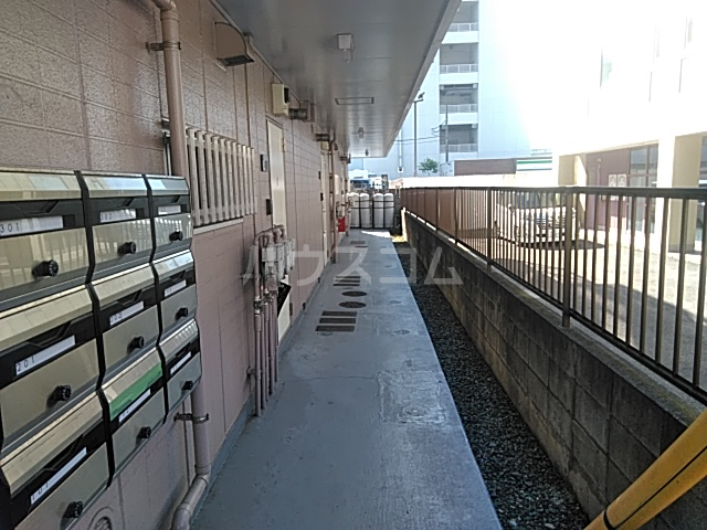 18/22 エントランス