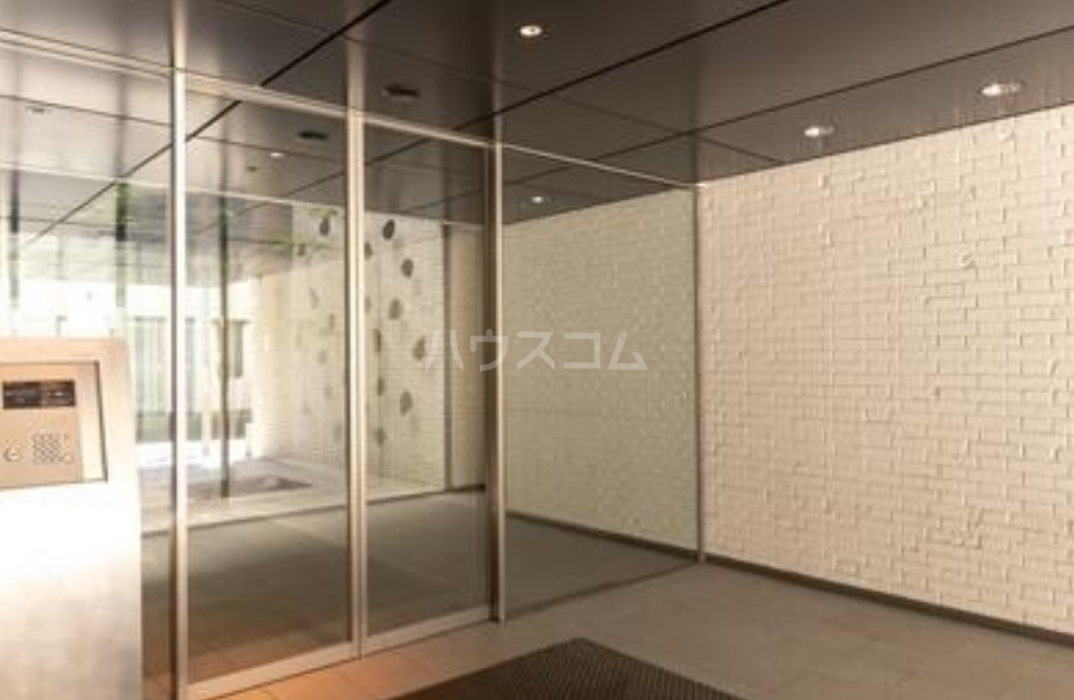 2/5 エントランス