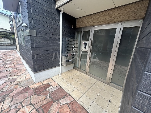 25/30 エントランス