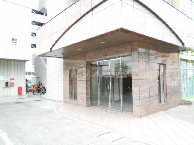 27/30 エントランス