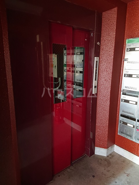 21/30 エントランス