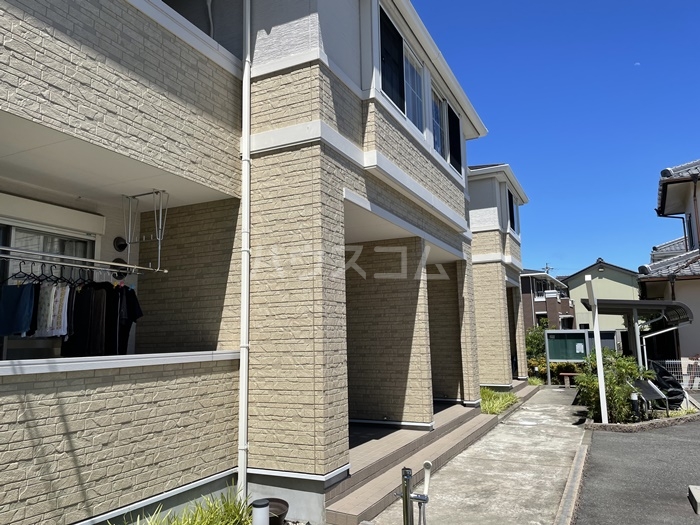 25/27 エントランス