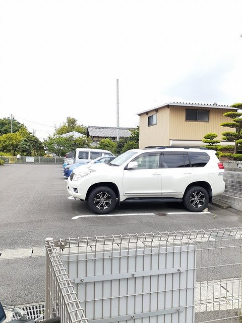 16/27 駐車場