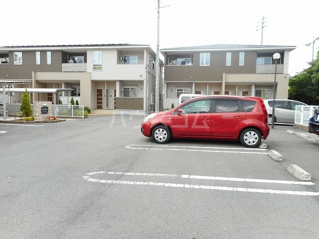18/28 駐車場