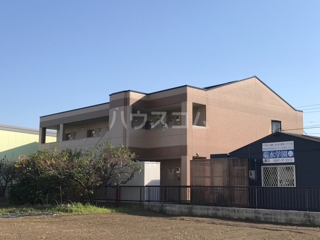 22/25 エントランス