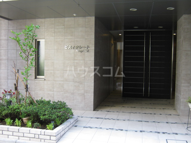 27/30 エントランス