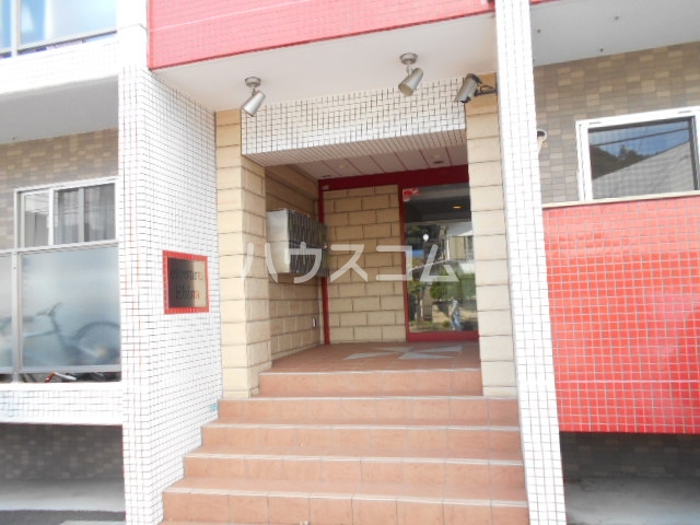 23/30 エントランス