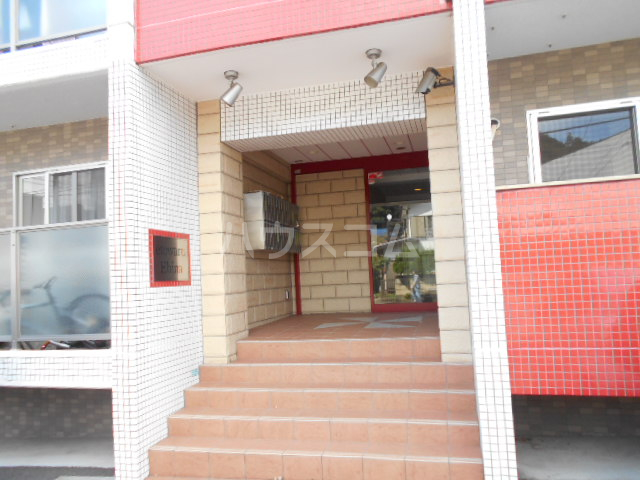 27/30 エントランス