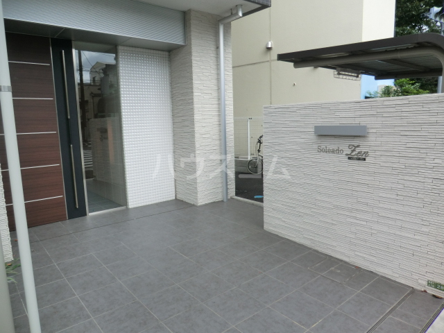 17/26 エントランス