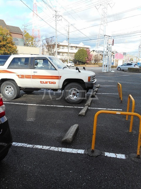 18/27 駐車場
