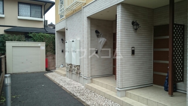 28/30 エントランス