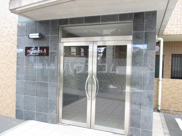 24/30 エントランス