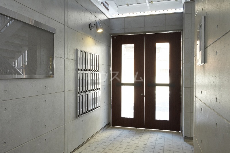 13/23 エントランス