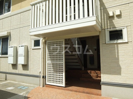 27/30 エントランス