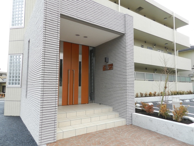 27/30 エントランス