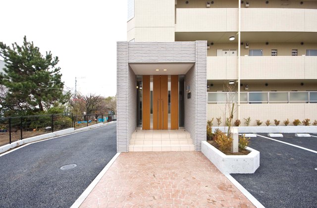 28/30 エントランス