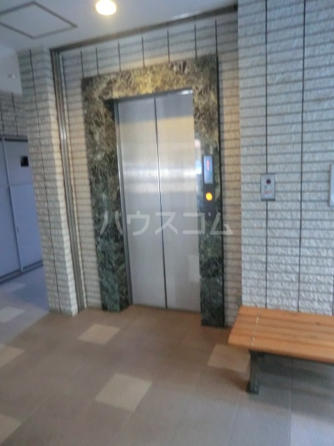 24/30 エントランス