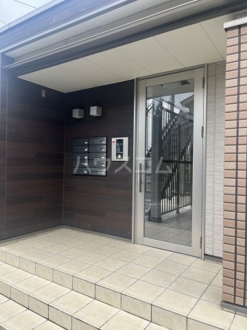 23/30 エントランス