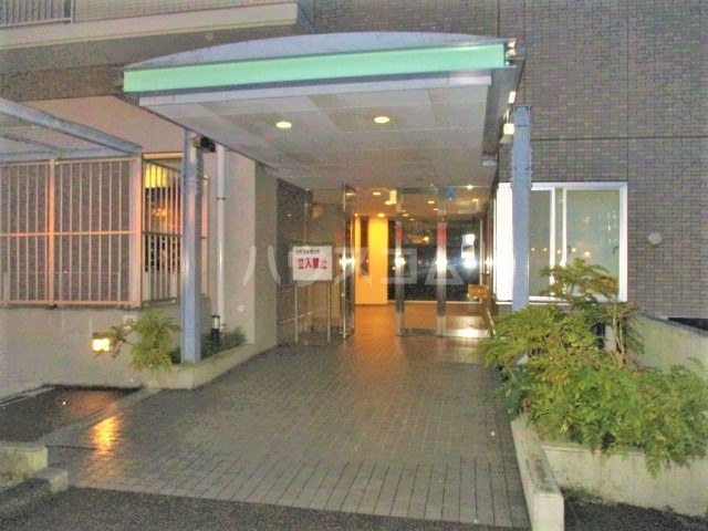 24/30 エントランス
