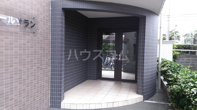 18/29 エントランス