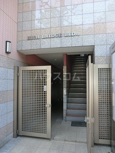 22/23 エントランス