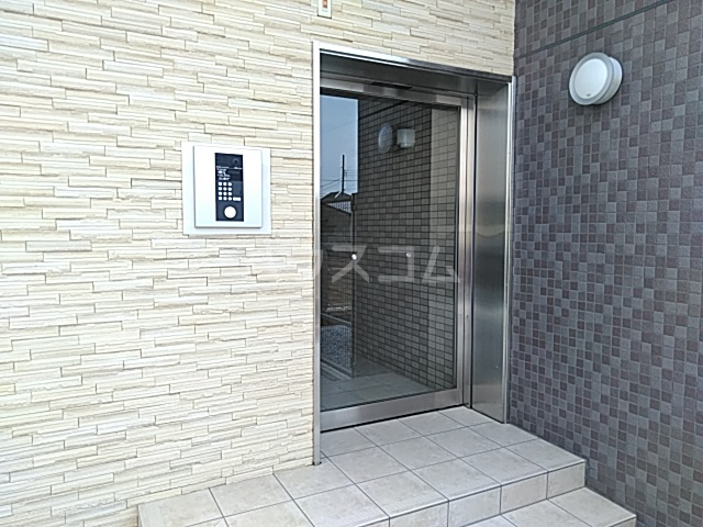 28/30 エントランス