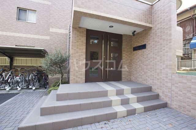 28/30 エントランス