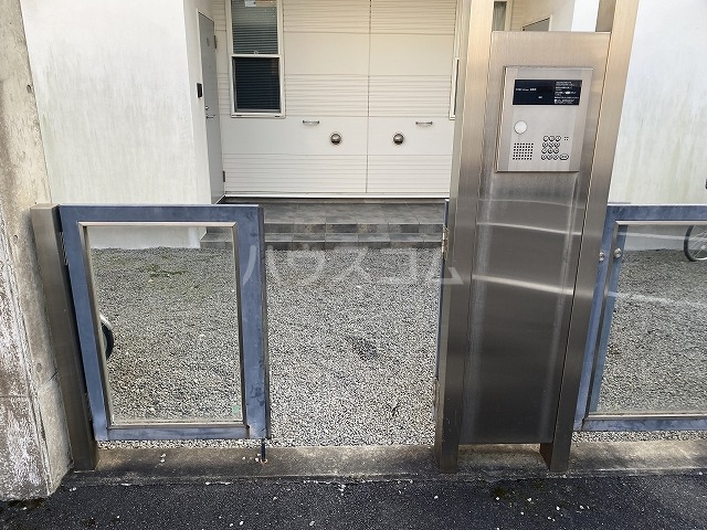 20/22 エントランス