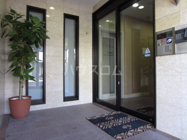 18/26 エントランス