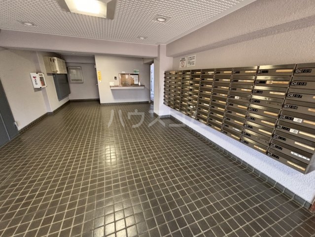 26/30 エントランス