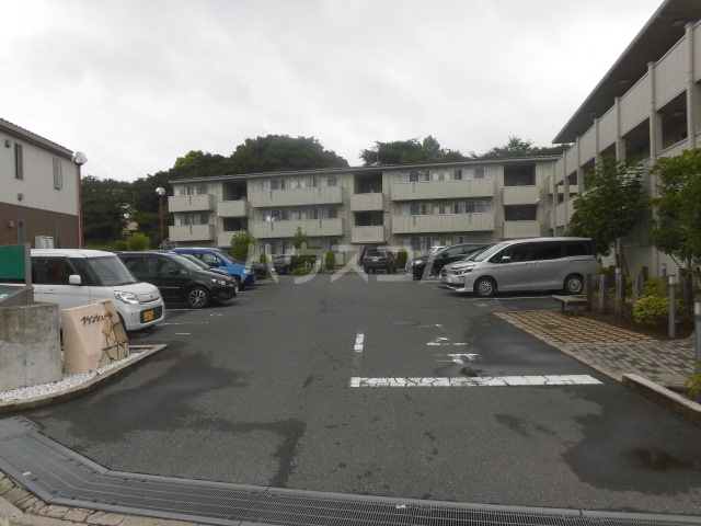 27/30 駐車場