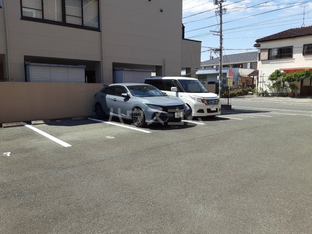 2/3 駐車場