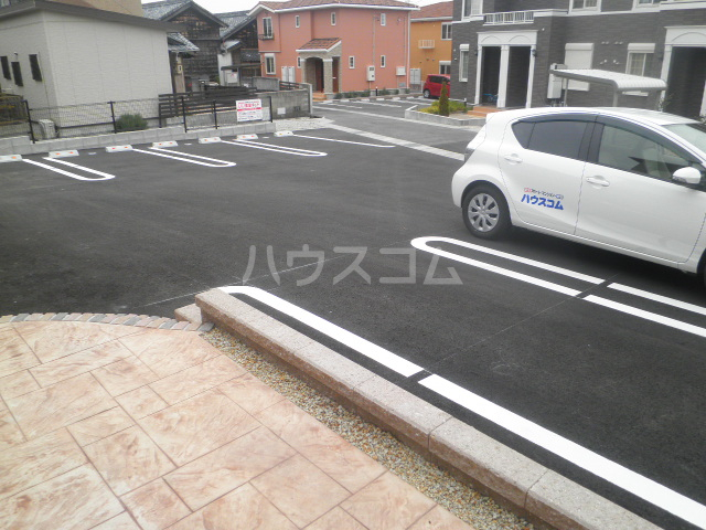 22/28 駐車場