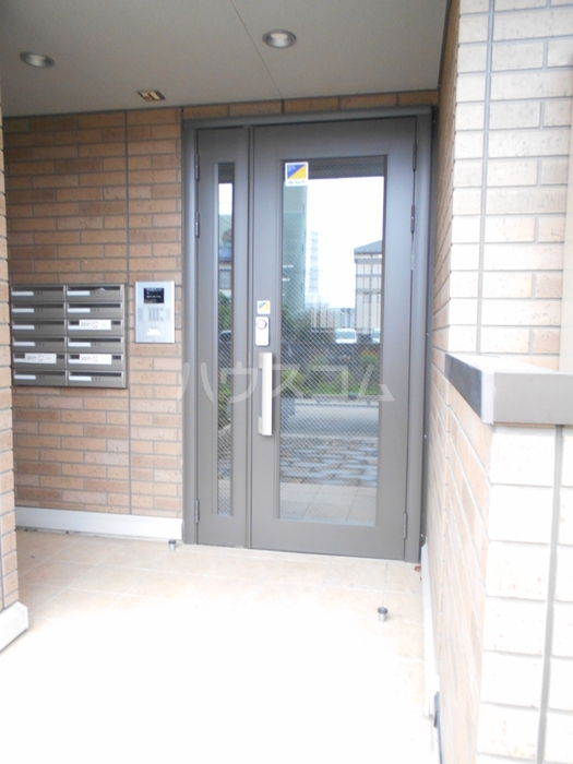 18/28 エントランス