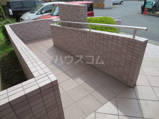 22/30 エントランス