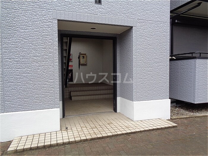 16/17 エントランス