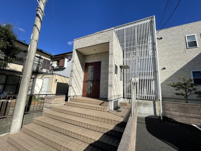 27/30 エントランス