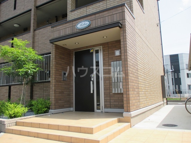 28/30 エントランス