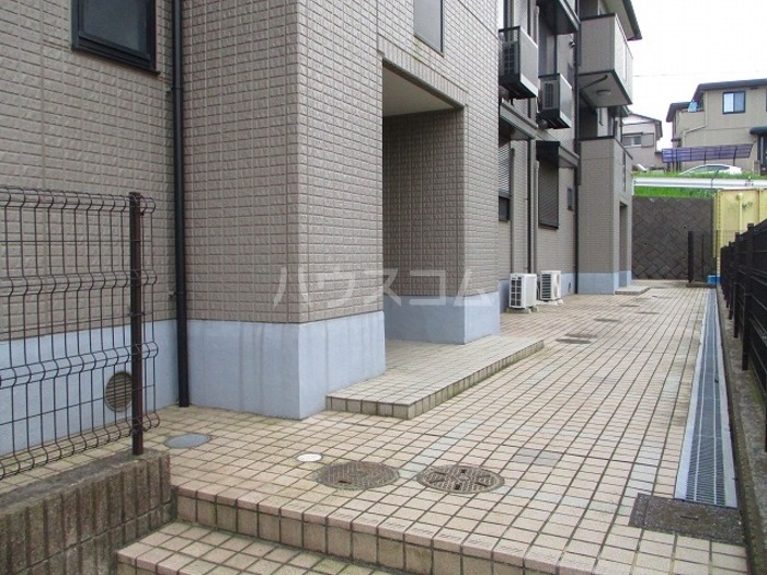 16/17 エントランス