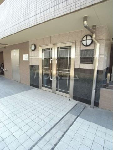 13/18 エントランス