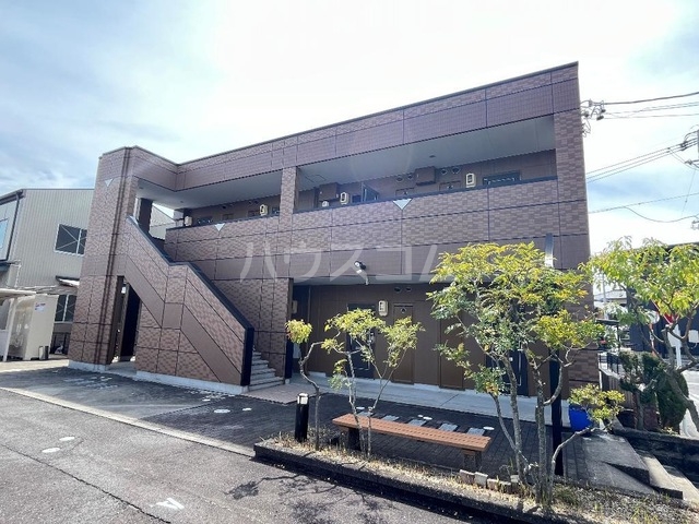 24/25 エントランス