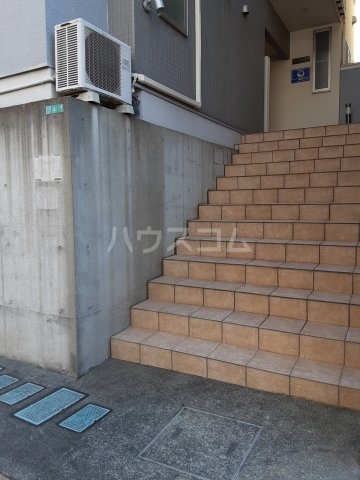 26/30 エントランス