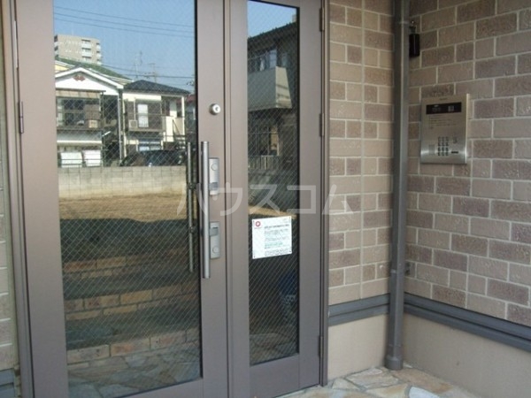 18/26 エントランス