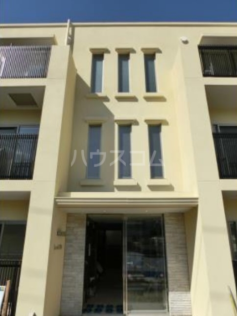 18/18 エントランス