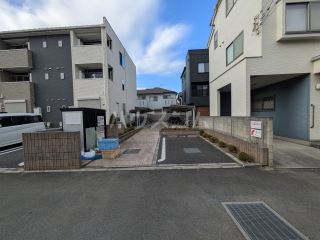 25/30 駐車場