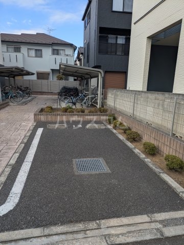 27/30 駐車場
