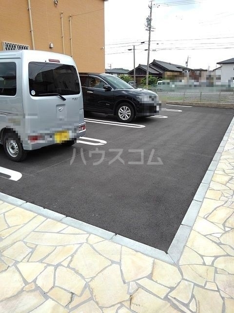 15/28 駐車場