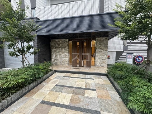 16/21 エントランス