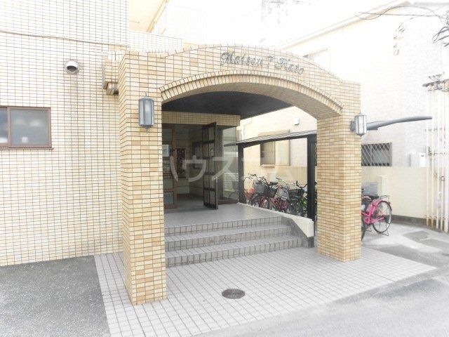 24/30 エントランス